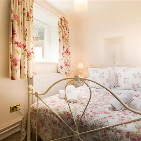 Riverbank Hideaway بيت للعطل *
